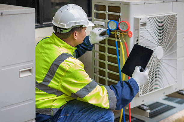 Professional Hvac Installation technician working in De Leon, TX
